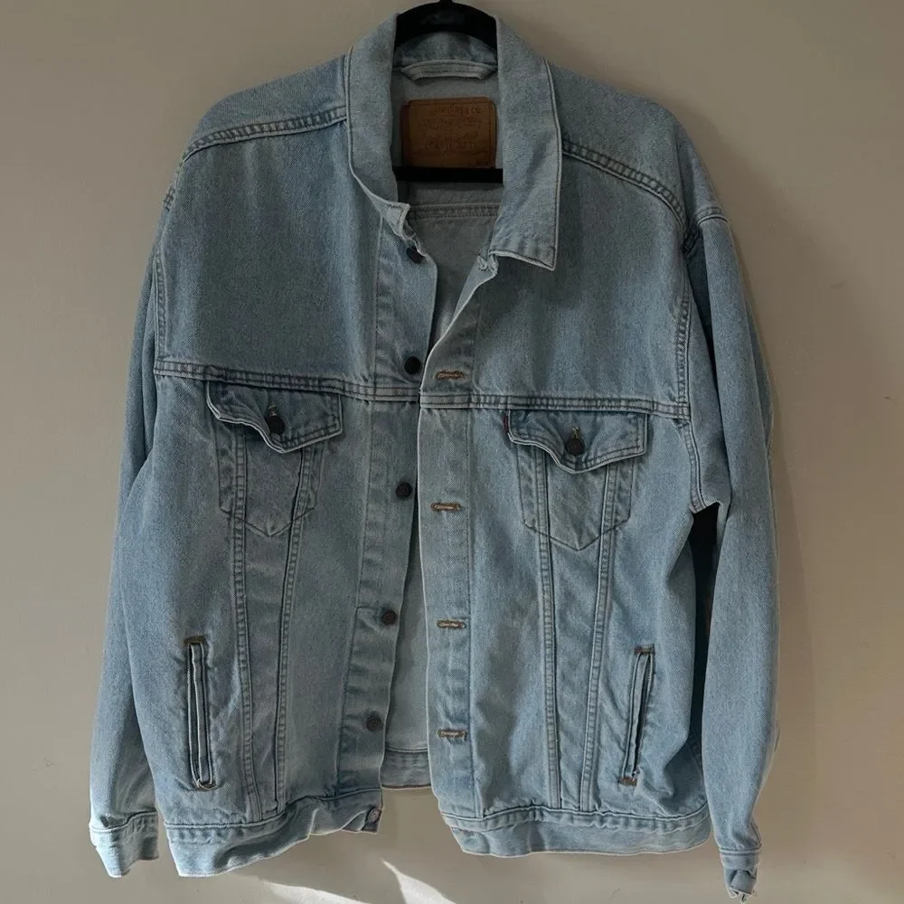 VINTAGE Men’s Levi's Light Blue Denim Truck Jacket